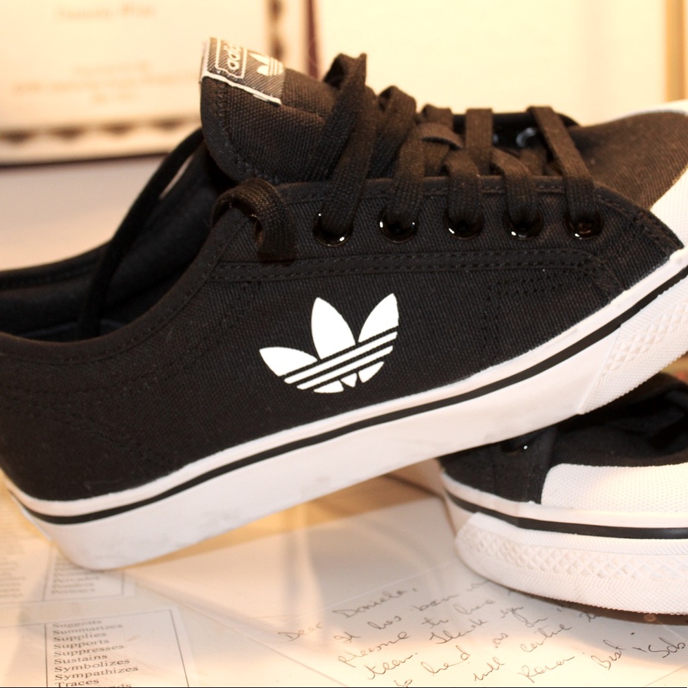 adidas ‘nizza’ sneakers/NEVER WORN